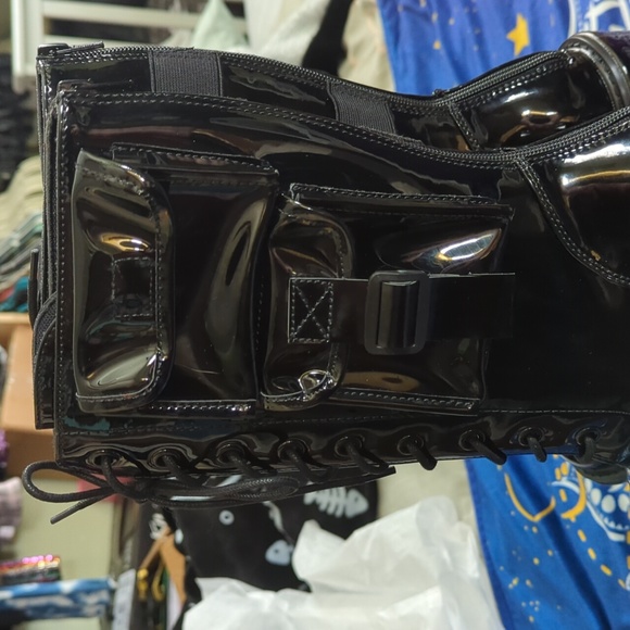 YRU Dune Desert - Black Patent Platform Boots - Picture 5 of 7